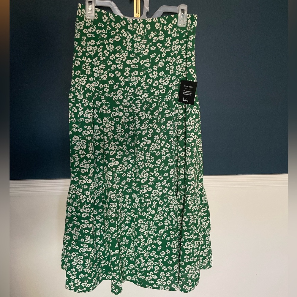 (Sold) NWT Lulus maxi skirt Size L